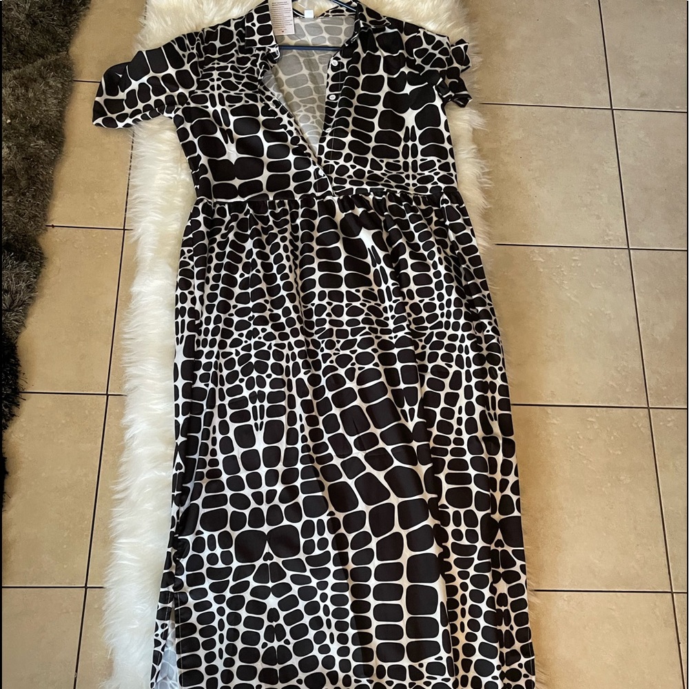 Black and white maxi dress size medium new